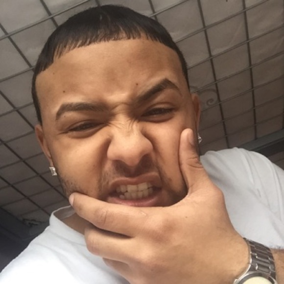 Meet your Posher, Carlos - Picture 1 of 1